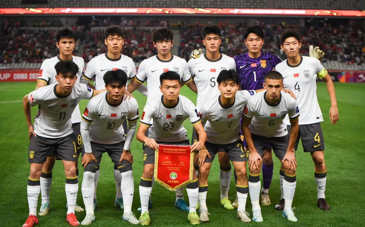 山东泰山转会期复出首秀，志在荷甲名次提升，悬念犹存，更衣室氛围转暖的简单介绍